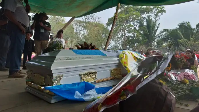 SU MUERTE Y EL ÚLTIMO ADIÓS