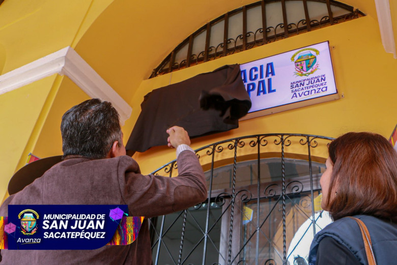 Presencia de autoridades y comunidad