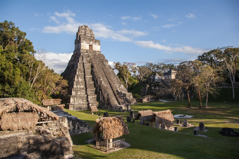 1. Explorar las ruinas de Tikal