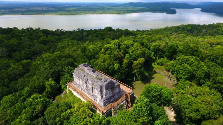 3. Visitar Yaxhá, la ciudad maya del lago