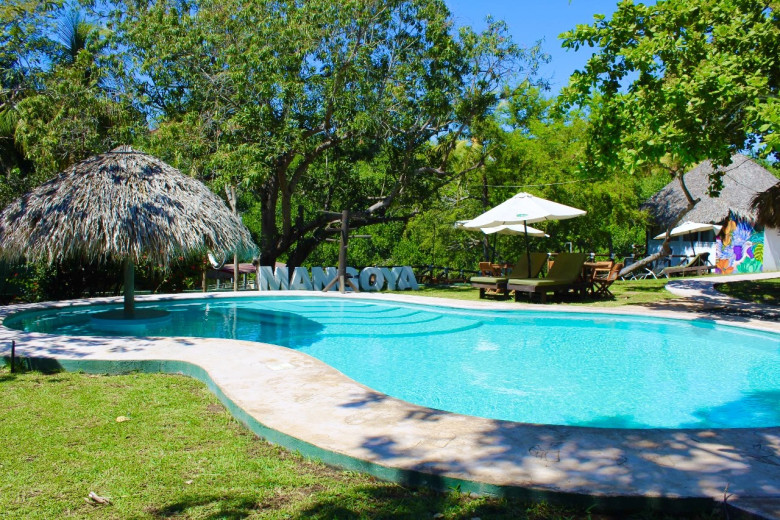 Si estás buscando un escape relajante en medio de la naturaleza, Mangoya Jungle es el lugar perfecto.