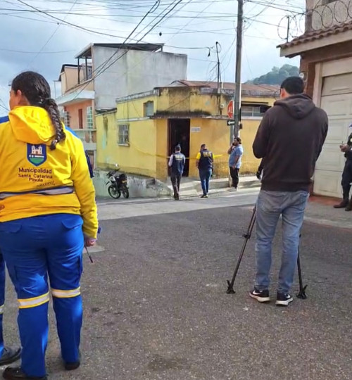 El incidente se desencadenó cuando el esposo de Débora, Carlos Rafael Barillas Villeda, ingresó a la vivienda a pesar de existir una orden de restricción.