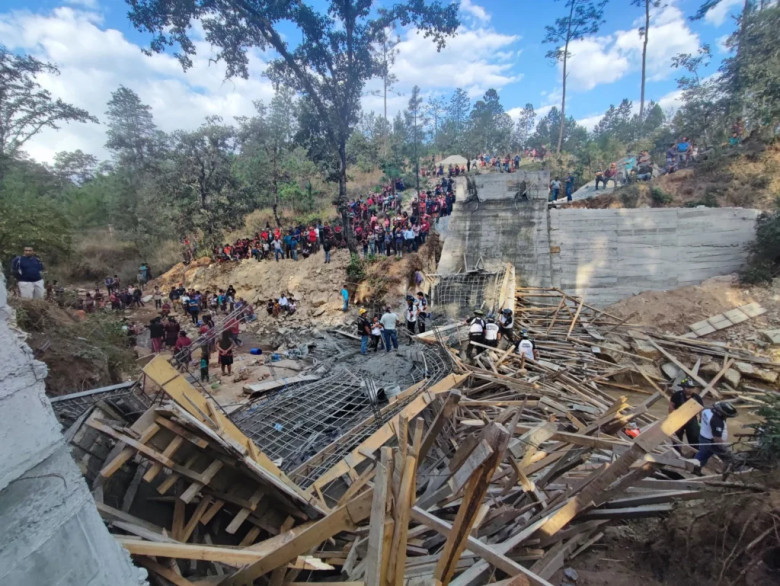 La estructura, de 18 metros de largo, buscaba mejorar la conectividad de la zona y había sido una de las promesas de campaña del alcalde.