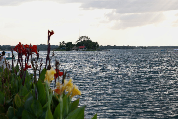 No hay palabras que puedan describir la paz que se siente al desayunar frente a ese paisaje: un momento perfecto donde el tiempo simplemente se detiene