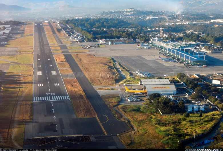 La Dirección General de Aeronáutica Civil (DGAC) informó que las operaciones en el Aeropuerto Internacional La Aurora serán irregulares debido a trabajos de mantenimiento en la pista.