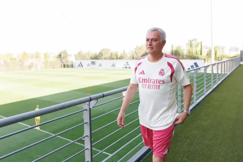 El técnico portugués comenzó a trabajar en la Ciudad Real Madrid con el objetivo de preparar la pretemporada y sentar las bases del nuevo proyecto deportivo del club blanco.