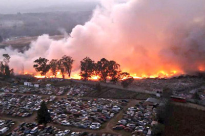 Quema de basurero, obliga a residentes cercanos a reubicarse.
