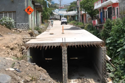 Q25 millones invertidos en una carretera que no se puede transitar