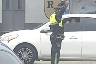 Conductor casi provoca accidente y su reacción ante un PMT genera polémica