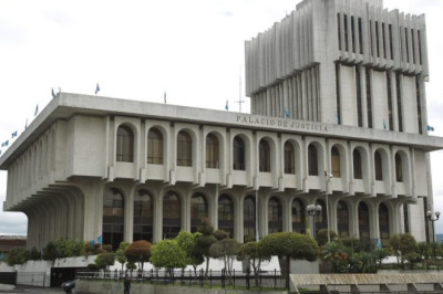 Candidatos sancionados buscan magistraturas: La pugna por el poder judicial en Guatemala