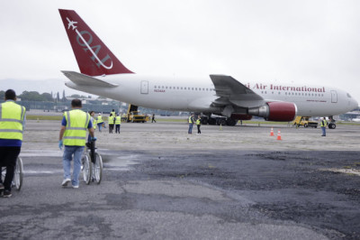 135 presos políticos son recibidos en Guatemala