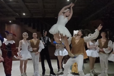 Ballet de Moscú presenta El Lago de los Cisnes sobre hielo