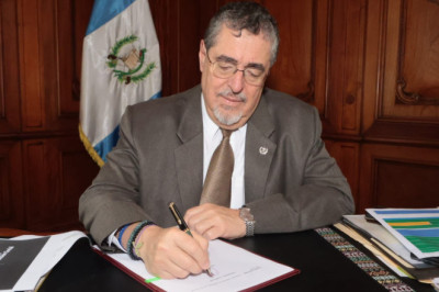 Arévalo refuerza sistema de seguridad social con aumento a jubilaciones