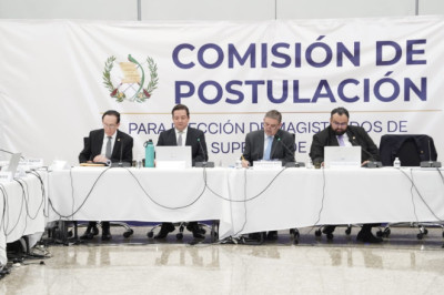 Otorgan amparo provisional a quince abogados excluidos de las Comisiones de Postulación