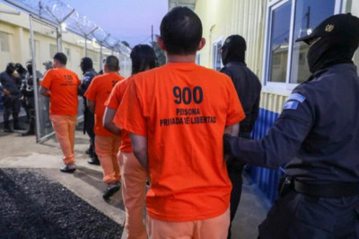 Inician traslado de prisioneros a Renovación I