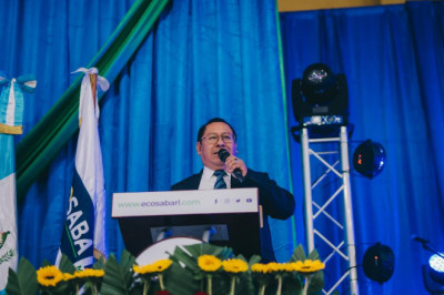 Noche de alegría y música con la llegada de nuevas representantes