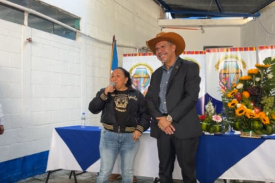 Reunión de Entrega de Permisos de Piso Plaza en el Mercado Municipal de Ciudad Quetzal