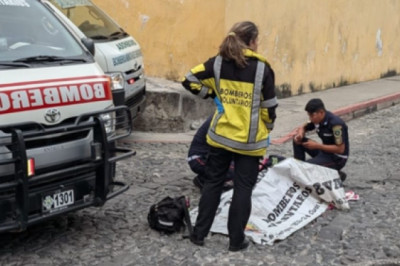 Mujer pierde la vida en accidente vial en Antigua Guatemala