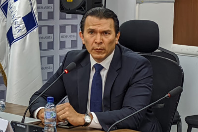 Gabriel Aguilera toma el liderazgo del TSE en medio de controversias
