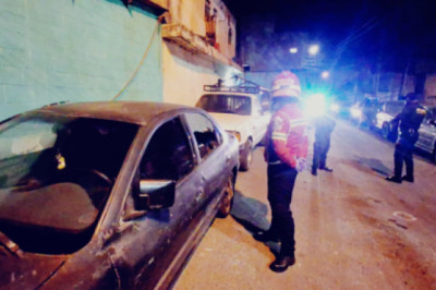Encuentran a hombre asesinado mientras dormía en su carro en zona 7