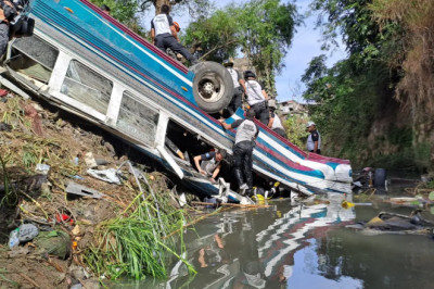 Grave accidente de bus extraurbano deja múltiples víctimas en la capital - Actualización: ¡ESTO FUE UN ASALTO!