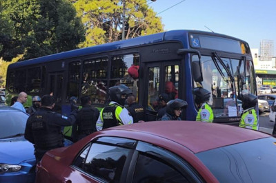Crisis en transporte: Encapuchados secuestran unidad de Tu Bus en plena zona 9
