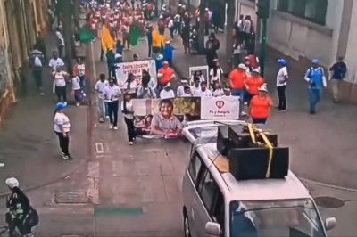 Manifestación Por La Educación Avanza Hacia Palacio Nacional