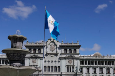 Gobierno gasta Q503 millones en contratos temporales: ¿Austeridad en crisis?