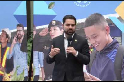 Gobierno niega adoctrinamiento en libros de texto entregados por el Mineduc