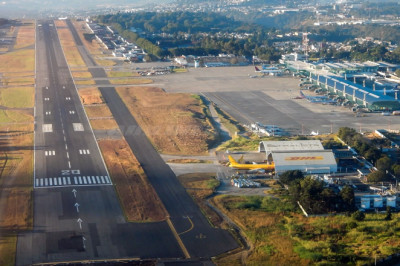 Aeropuerto La Aurora tendrá operaciones irregulares este lunes
