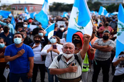300 maestros sancionados con 10 días sin salario por ausentarse de clases