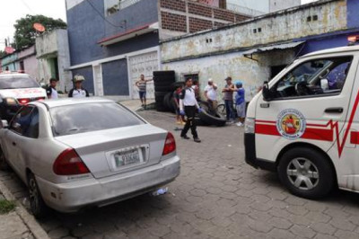 Hallan cadáver dentro de vehículo en zona 8 capitalina: MP y PNC investigan
