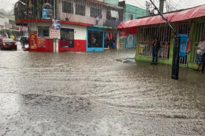 ¡Calles convertidas en ríos! Lluvias inundan Villa Hermosa y colapsan tragantes