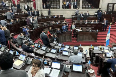 Medio millón en viajes: diputados del Congreso recorren EE.UU., Europa y LATAM mientras la productividad cae