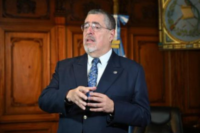 Arévalo advierte sobre relevos en instituciones clave en 2026