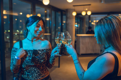 El arte del brindis en El Mercado Delado