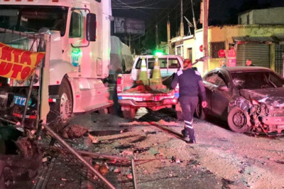 Conductor provoca choque y huye en Villa Nueva