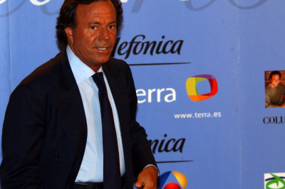 Julio Iglesias responde con firmeza ante acusaciones y rechaza cualquier señalamiento