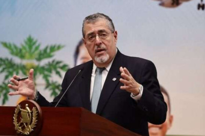 Encuesta revela 62% de desaprobación hacia Arévalo