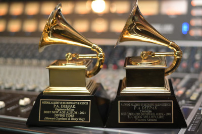 Cátedra de Espectáculo: La Evolución de la Puesta en Escena en la Noche Más Importante de la Música