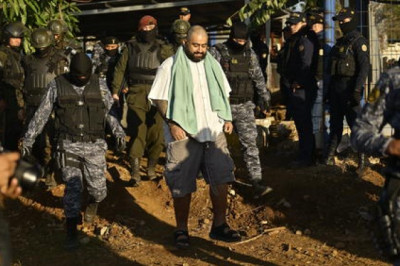 Traslado de “El Lobo” a celda de aislamiento en Renovación I