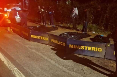 Hallan cuatro cuerpos dentro de vehículo en ruta al Pacífico