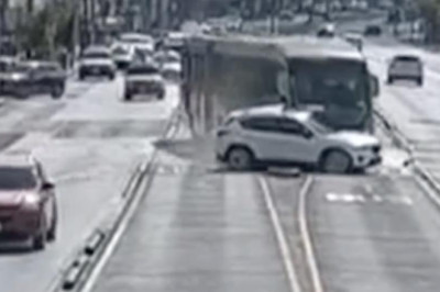 Conductor imprudente provoca choque con Transmetro en Avenida Bolívar