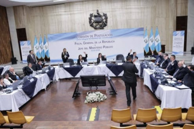 Comisión de Postulación debate exclusión del expediente de Marco Antonio Villeda