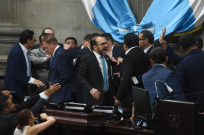 Congreso logra sorpresiva alianza para elegir magistrados del TSE