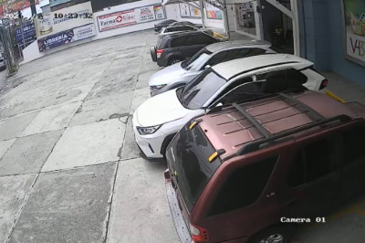 Robo en plaza comercial de carretera a El Salvador se viraliza