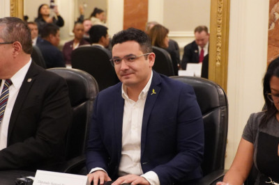 Samuel Pérez fractura al oficialismo y activa al lobby antiembajada