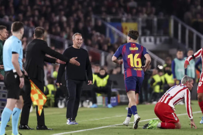 Hansi Flick cuestiona al VAR tras polémica jugada