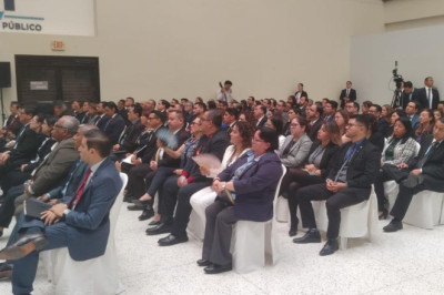 García Luna se reúne con fiscales y promete ética en el MP