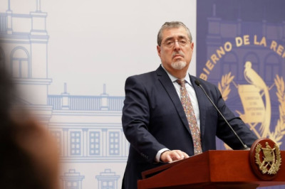 Salida de Porras abre nuevo escenario político para Arévalo
